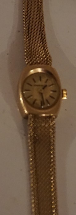 A Caravell 9ct Gold Ladies Wristwatch, The champagne dial with baton numerals, stamped 375, 19cm - Image 2 of 2