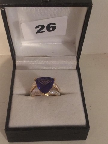 An 18ct Gold and Tanzanite Ladies Dress Ring, Set with a triangle shaped purple coloured - Image 3 of 3