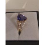 An 18ct Gold and Tanzanite Ladies Dress Ring, Set with a triangle shaped purple coloured