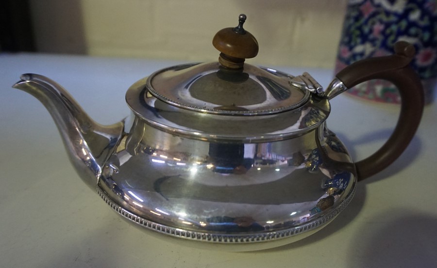 A Silver Tea Pot, Hallmarks for Birmingham, marks rubbed, overall weight 17.635 oz - Image 2 of 2