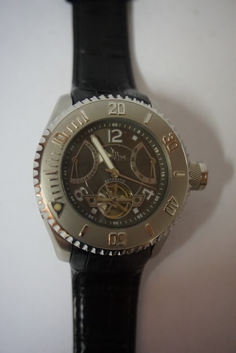 An Italian Gents Automatic Wristwatch by Vip Time, on a leather strap, in working order - Image 4 of 4