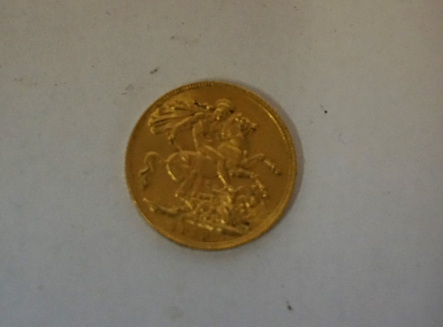 A George V Gold Sovereign, Dated 1913, 8 grams - Image 2 of 2