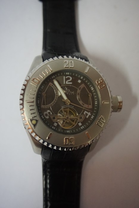An Italian Gents Automatic Wristwatch by Vip Time, on a leather strap, in working order - Image 2 of 4