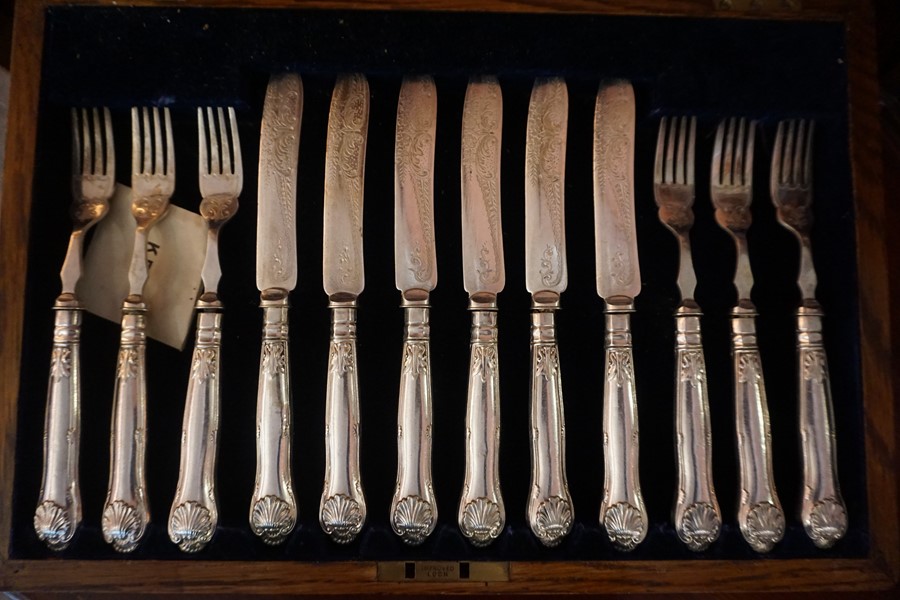 A Silver Plated Six Piece Fish Service, To include matching servers and dividers, (16), in fitted - Image 3 of 6