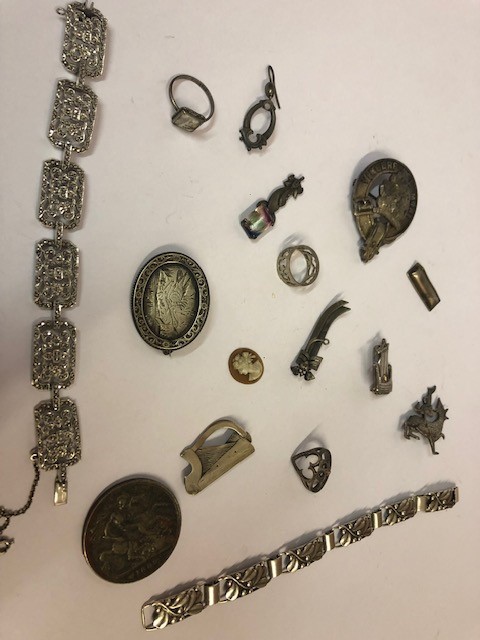 A Mixed Lot of Silver and White Metal Jewellery, To include a Continental silver flexible - Image 2 of 3