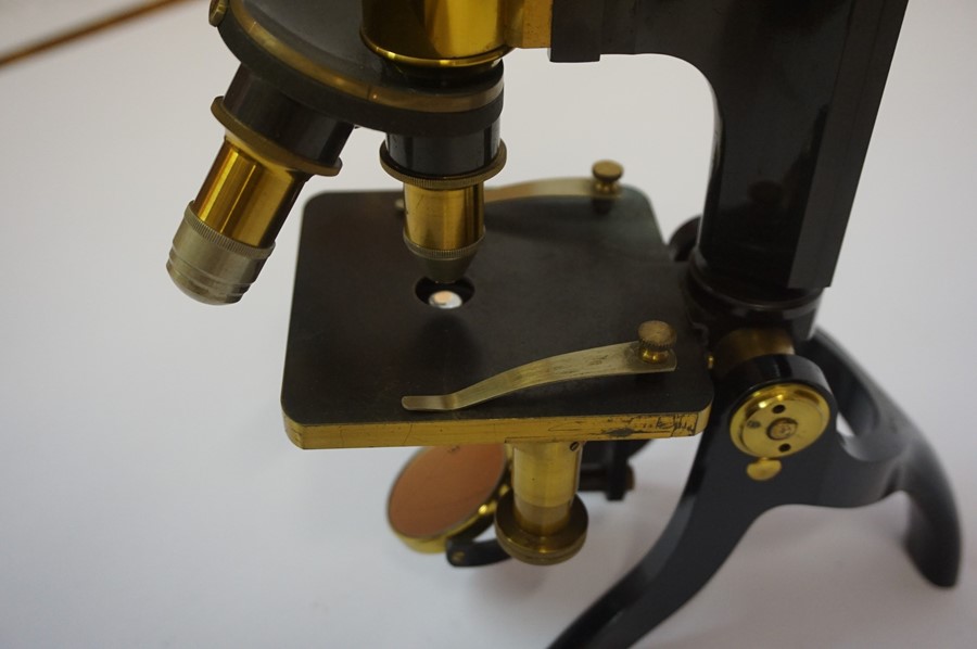 A Monocular Microscope by Henry Crouch, London, circa late 19th / early 20th century, number 9955, - Image 6 of 8