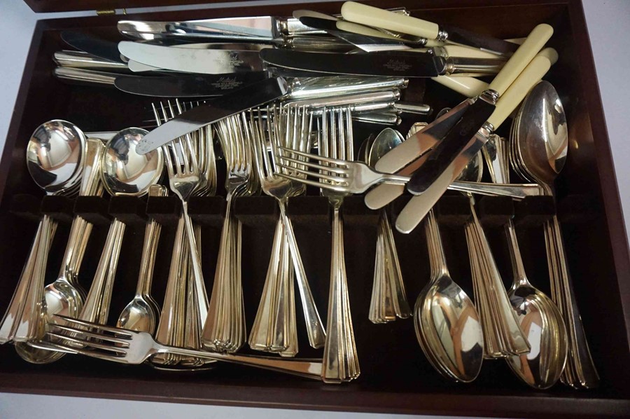 A Sheffield Silver Plated Part Canteen of Cutlery, Approximately 100 pieces in total, also with some - Image 2 of 2