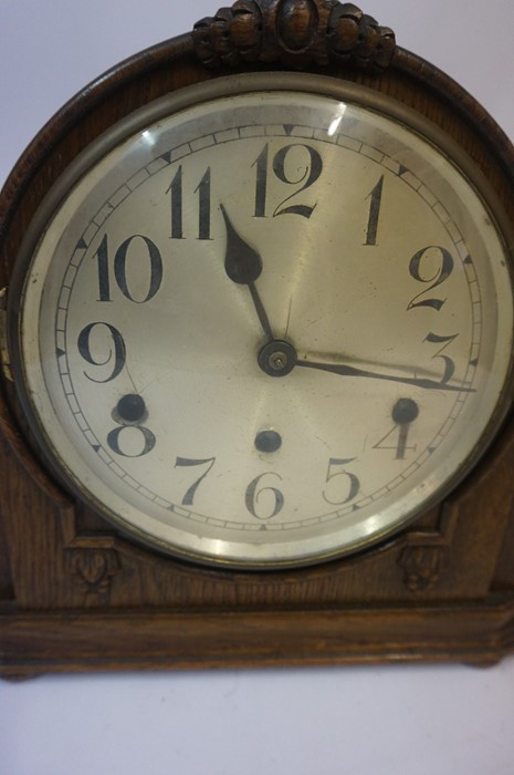 An Oak Mantel Clock, circa 1930s, Having a German movement, 27cm high - Image 2 of 2