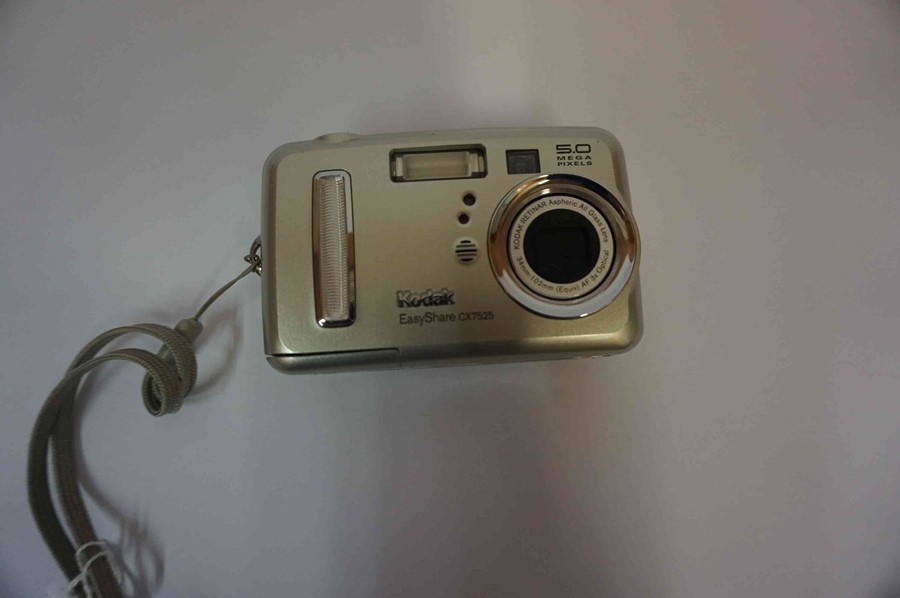 Phillips Digital Camera, with instruction book, also with a Kodak easy share digital camera, 5 - Image 4 of 5