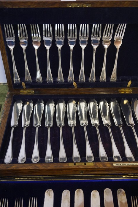 A Small Mixed Lot of Silver Plated Wares, to include cased and loose cutlery, pair of wine slides - Image 5 of 5