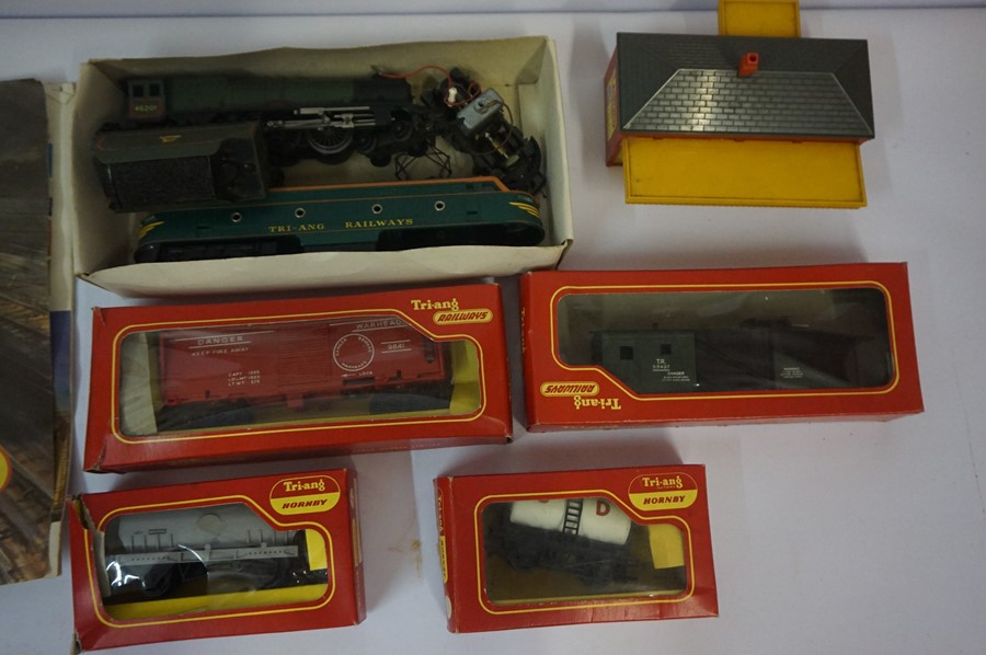 A Quantity of Hornby Carriages and Rolling Stock by Tri-ang, circa 1950s and later, also to - Image 3 of 5