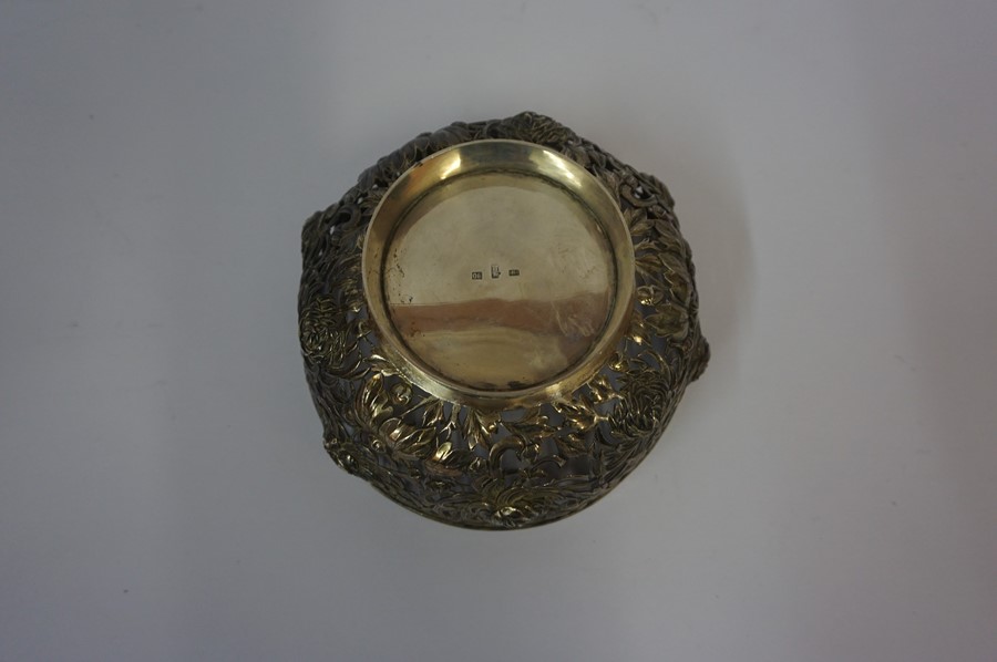 Chinese Pierced Silver Bowl by Wang Hing of Hong Kong, (Late Qing Dynasty) raised on a circular - Image 5 of 6