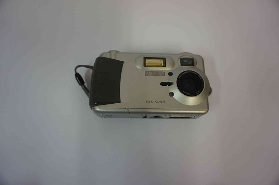 Phillips Digital Camera, with instruction book, also with a Kodak easy share digital camera, 5 - Image 3 of 5