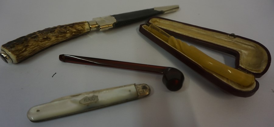 Mixed Lot of Collectables, to include a Scottish skean dhu, red glass opium pipe, twisted glass