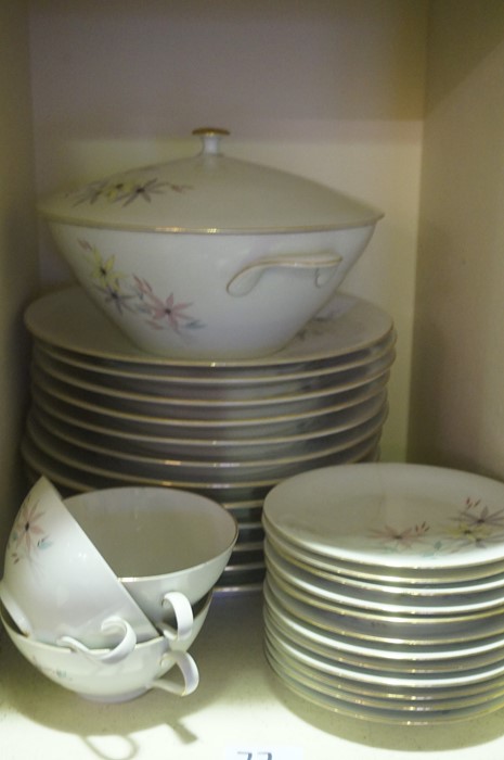 Large Quantity of Pottery, to include two part dinner sets, tea wares etc, approximately 90 pieces - Image 3 of 8