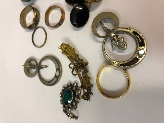 Quantity of Gold, Silver and Metal Jewellery, to include wedding bands, earrings, brooches etc - Image 3 of 3