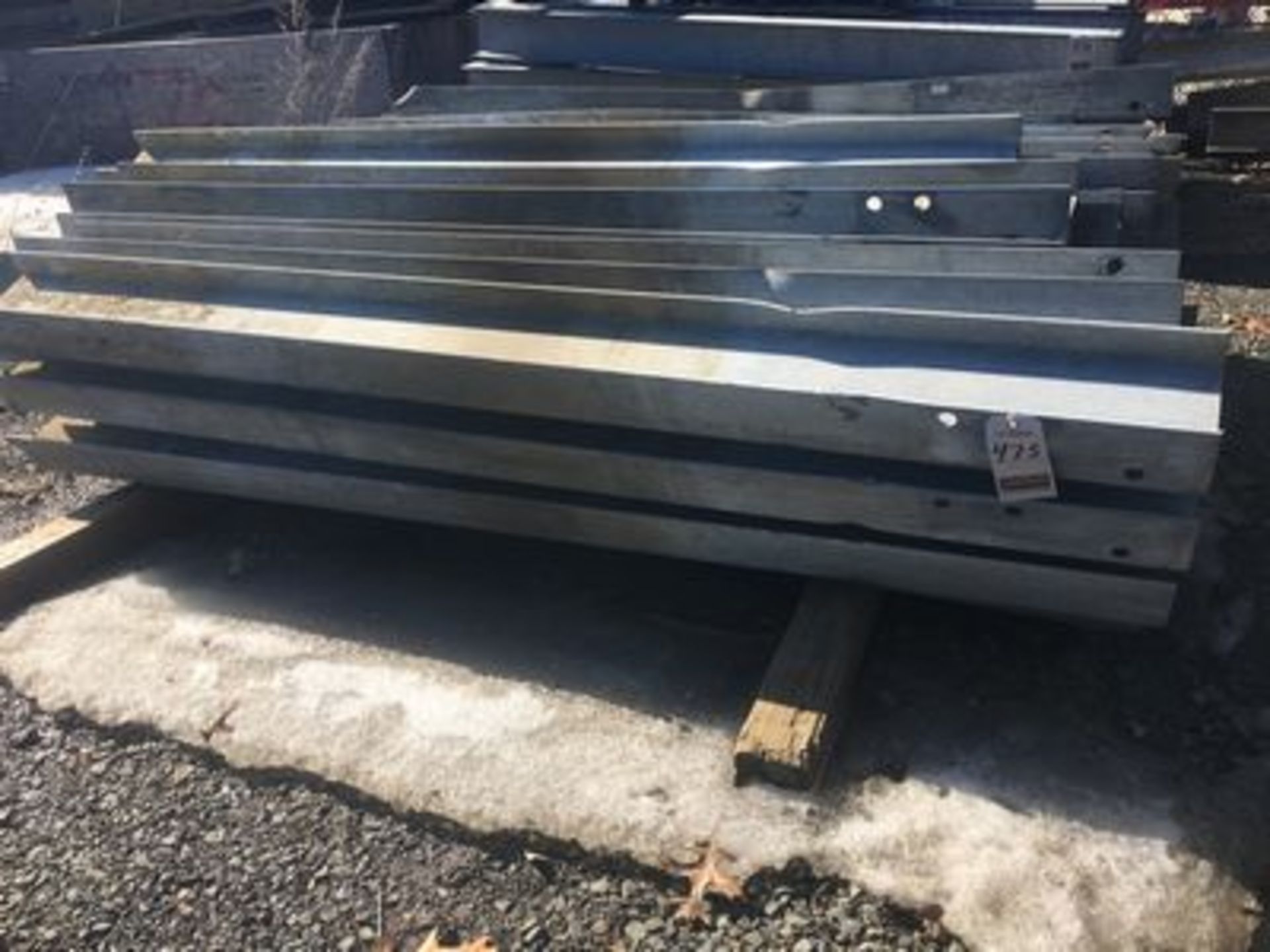 LOT OF 6' STEEL W-BEAM POSTS