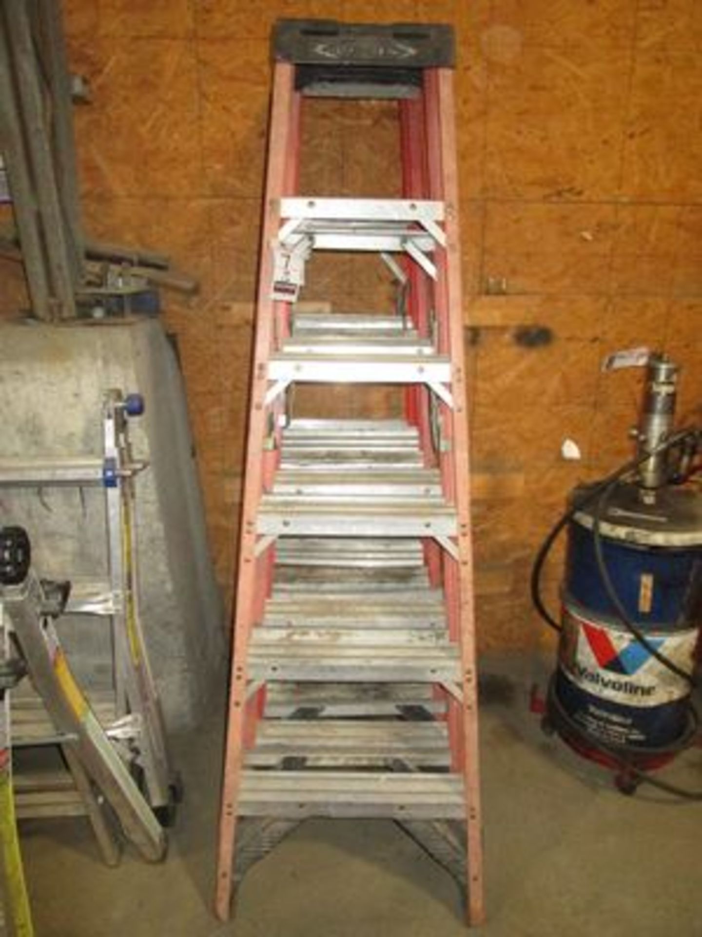 WERNER 6' FIBERGLASS STEPLADDER