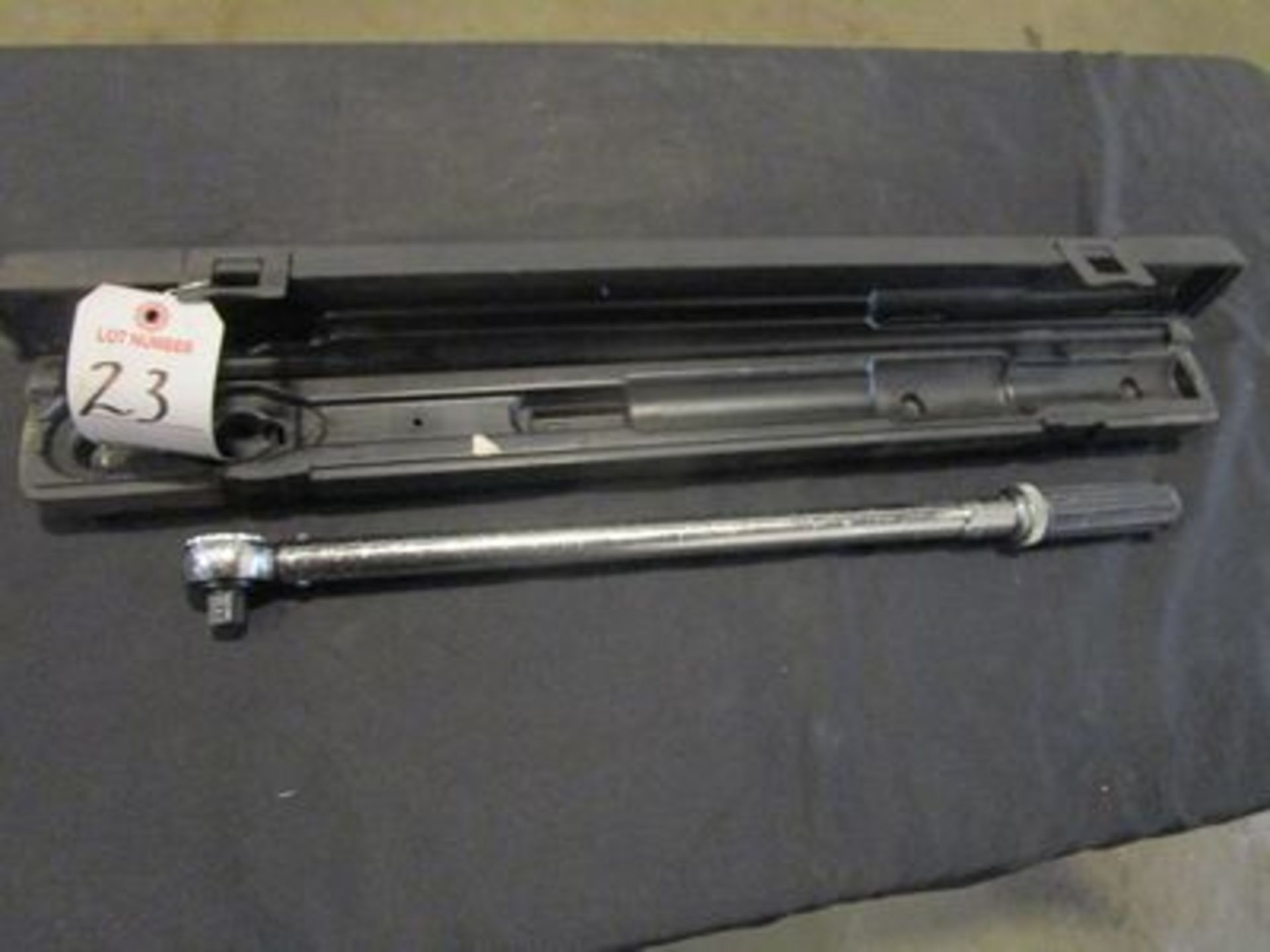 K.D. TOOLS TORQUE WRENCH W/ CASE