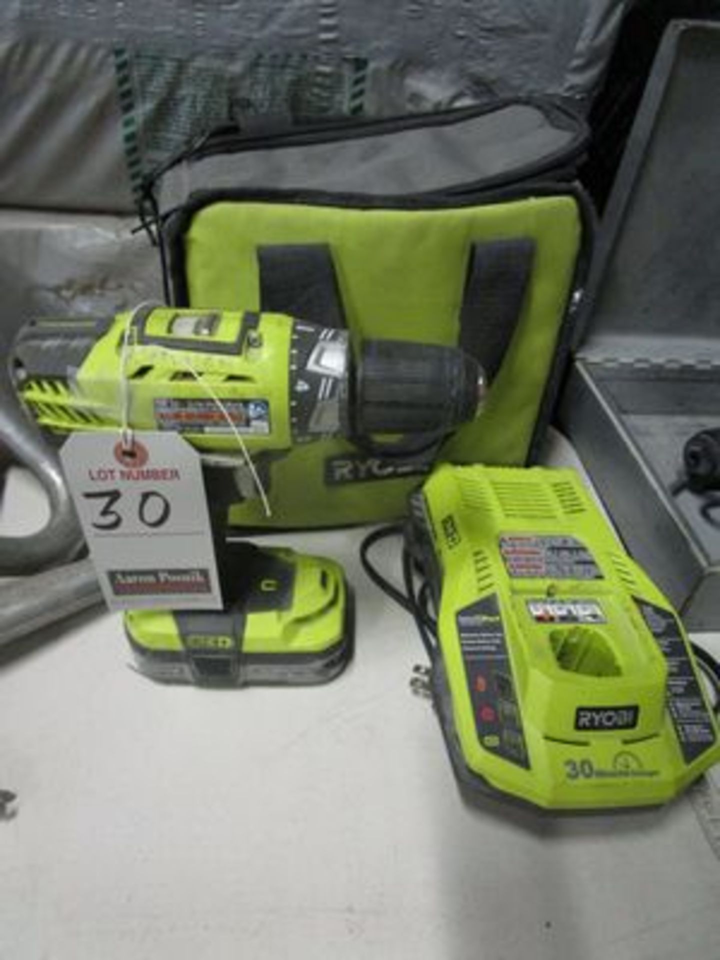 RYOBI 18V CORDLESS DRILL W/ CHARGER & CASE