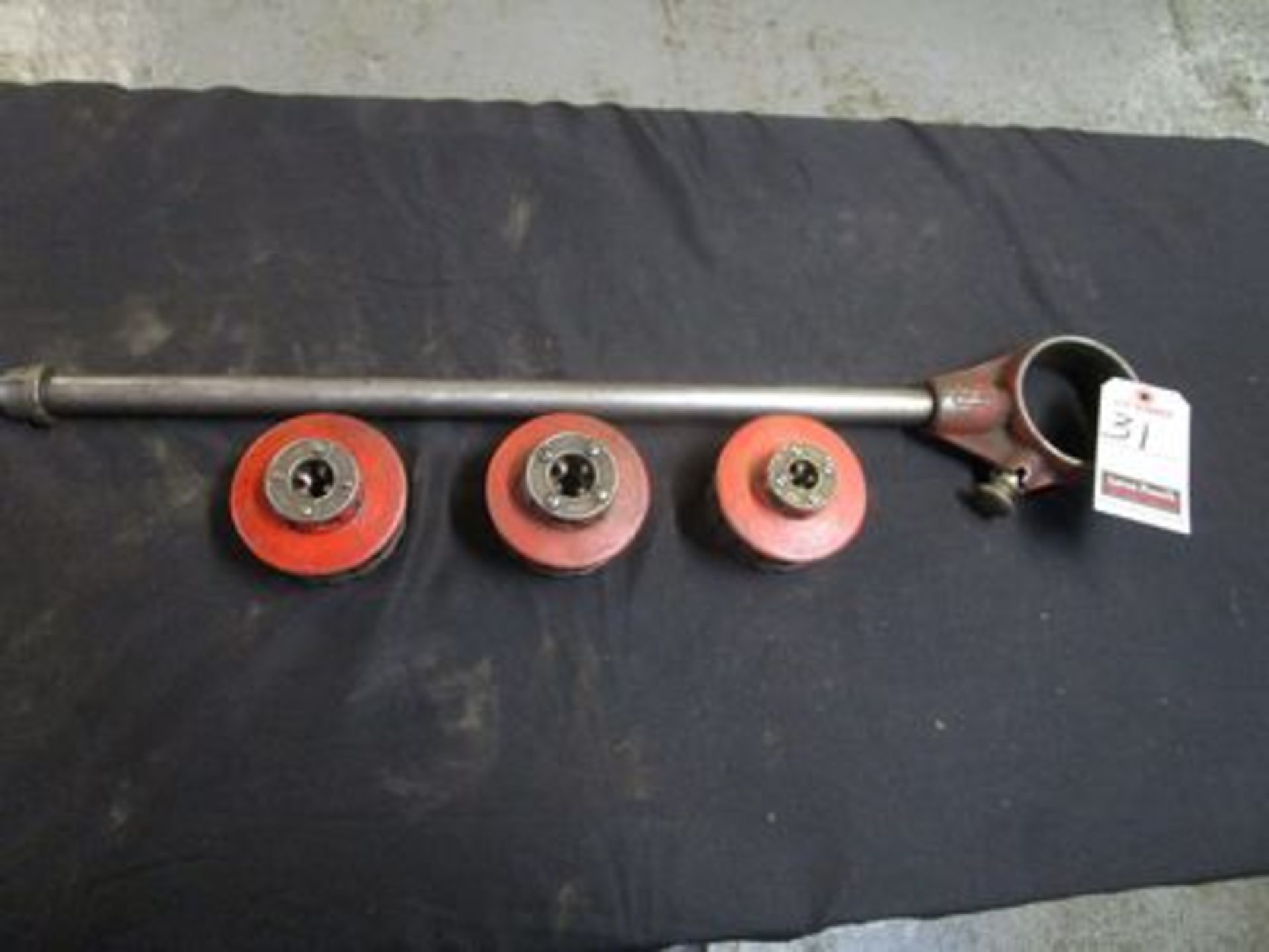 RIDGID PIPE THREADER W/ (3) ASS'T DIES