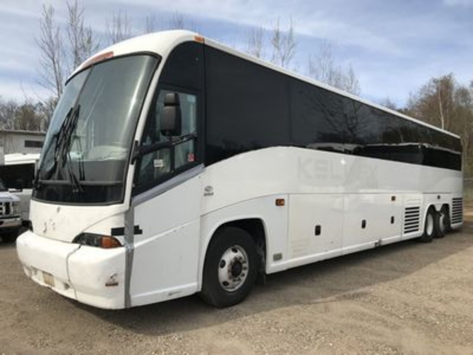 2002 MCI-J4500, 56-PASSENGER, DD SERIES 60 DIESEL ENG., ALLISON B-500 AUTO. TRANS., UPH. SEATS, (