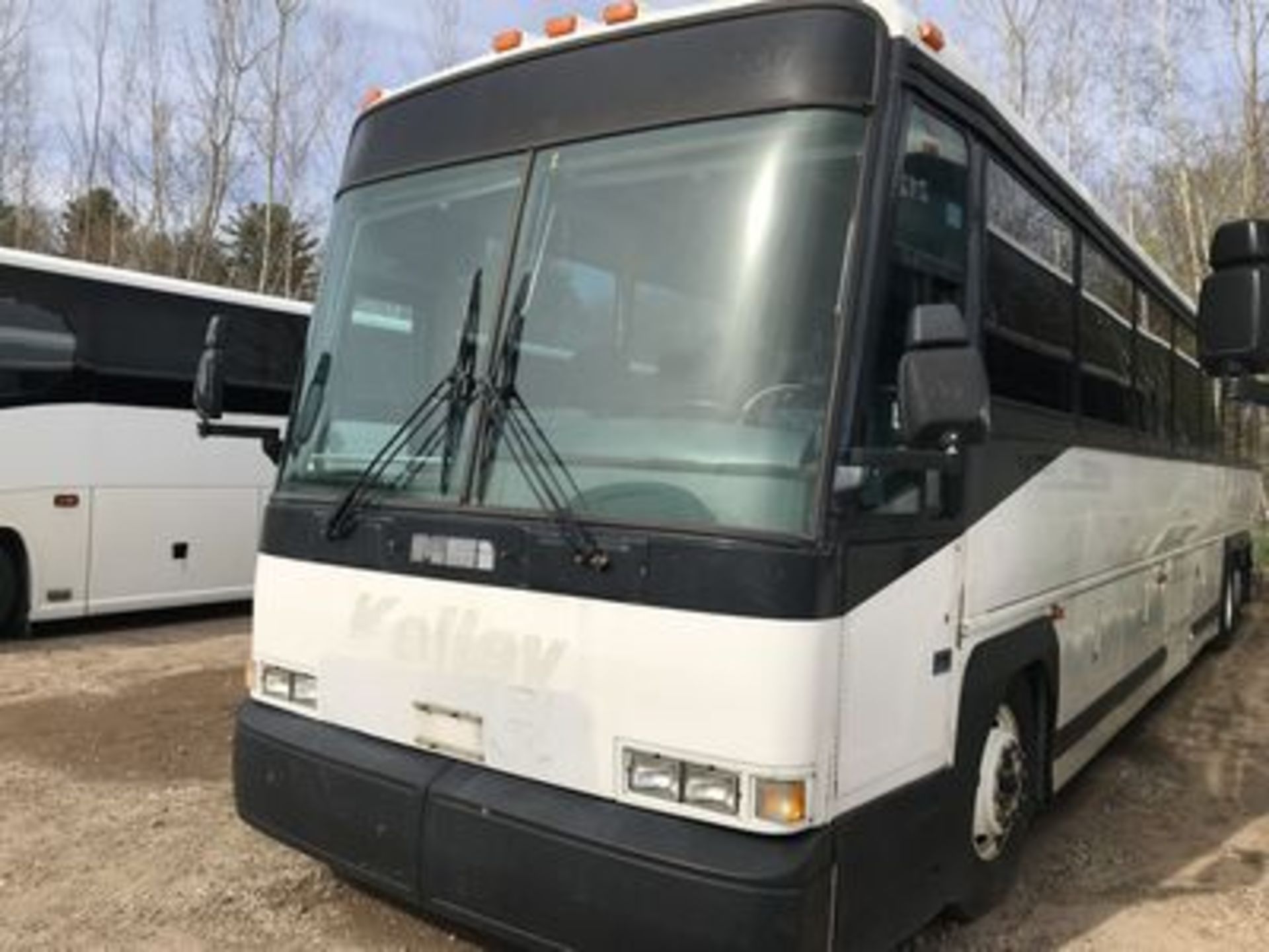 1999 MCI-102-DLS, 55-PASSENGER, DD SERIES 60 DIESEL ENG., ALLISON B-500 AUTO TRANS., UPH. SEATS, (6) - Image 2 of 2