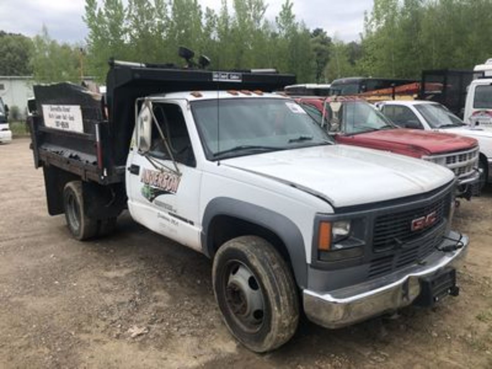 2001 GMC SIERRA 3500 HD SI DUMP TRUCK, 9' DUMP BODY, S/A, DUAL WHEELS, AT, AC, W/8' PLOW ATTACHMENT,