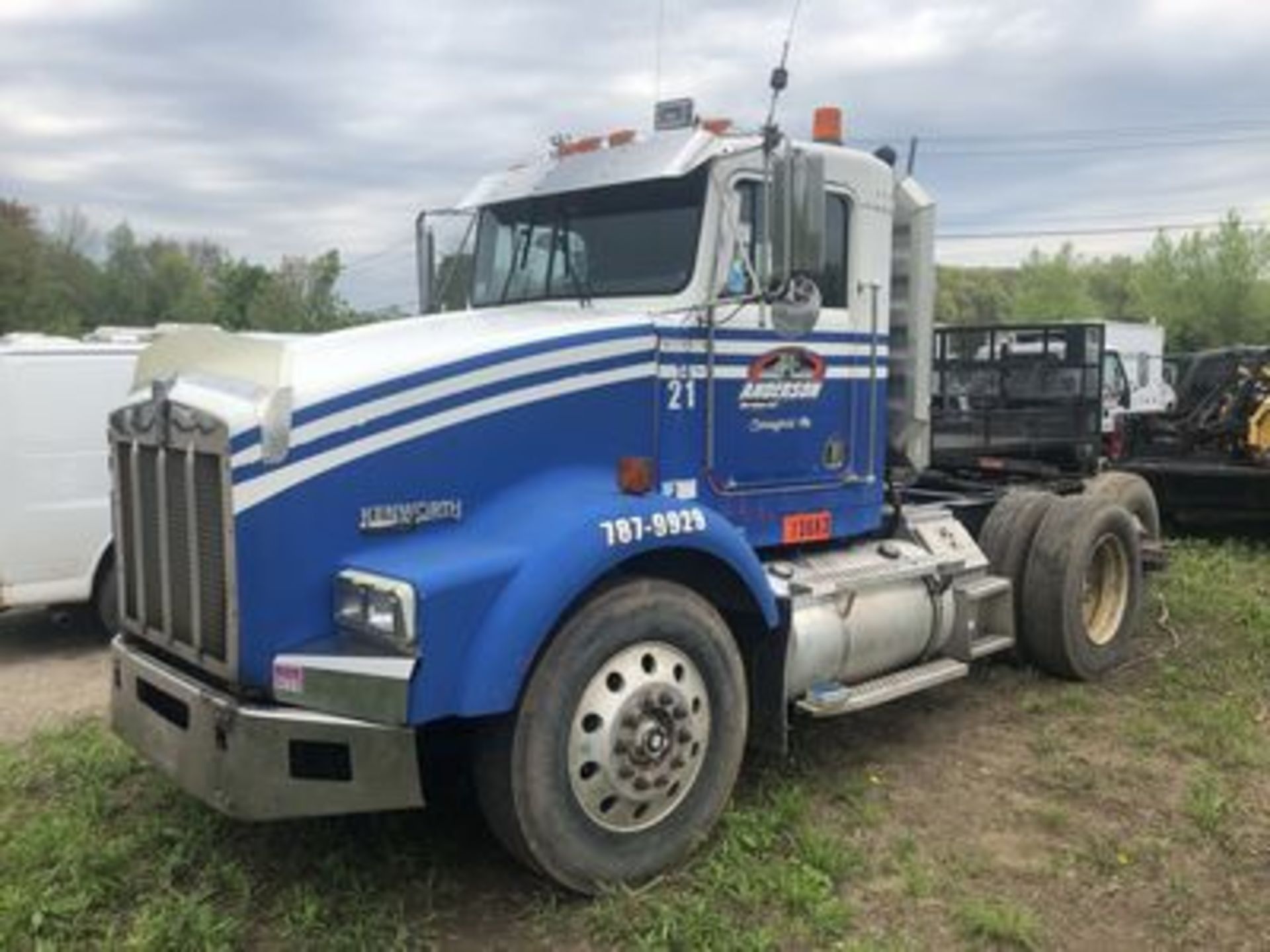 1996 KENWORTH T800B TRUCK TRACTOR, DIESEL, EATON FULLER TRANS., AIR BRAKE, JAKE BRAKE, T/A, DUAL