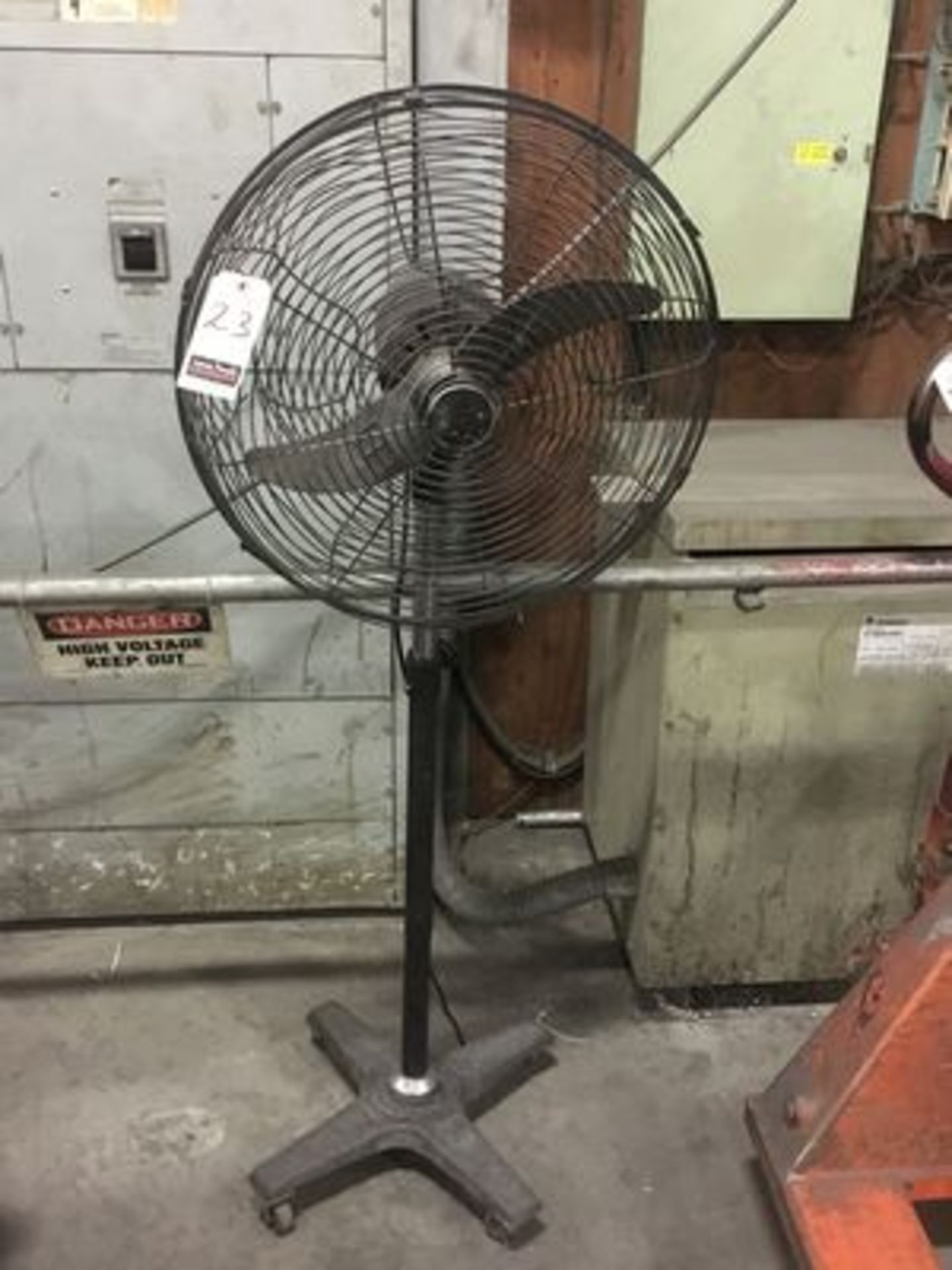 22" DIA. PORT. ELEC. PED. FAN