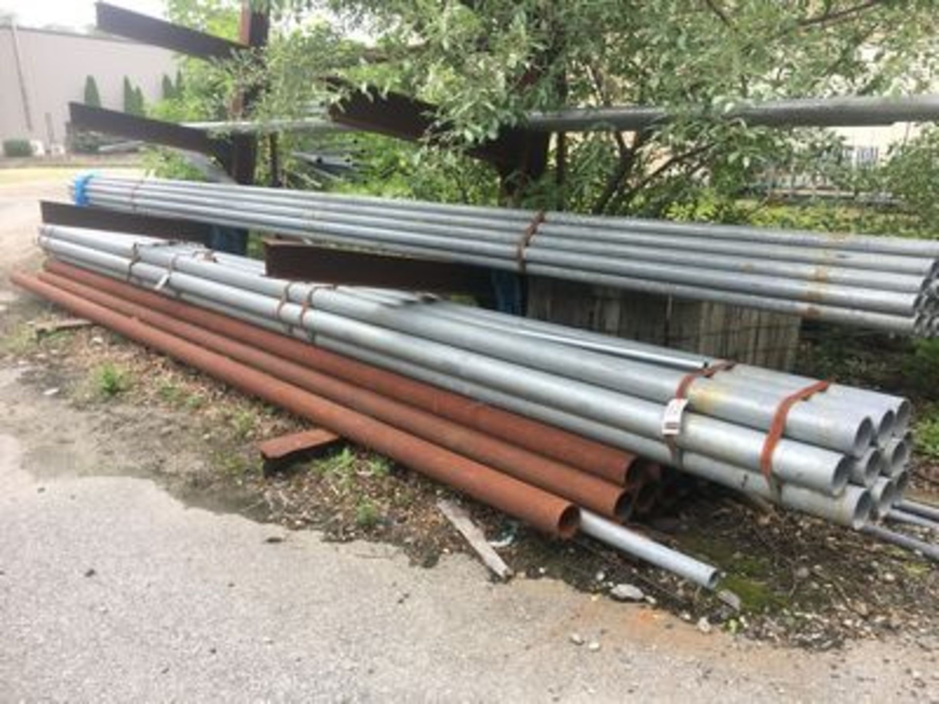 LOT OF ASS'T. METAL ROUND PIPE