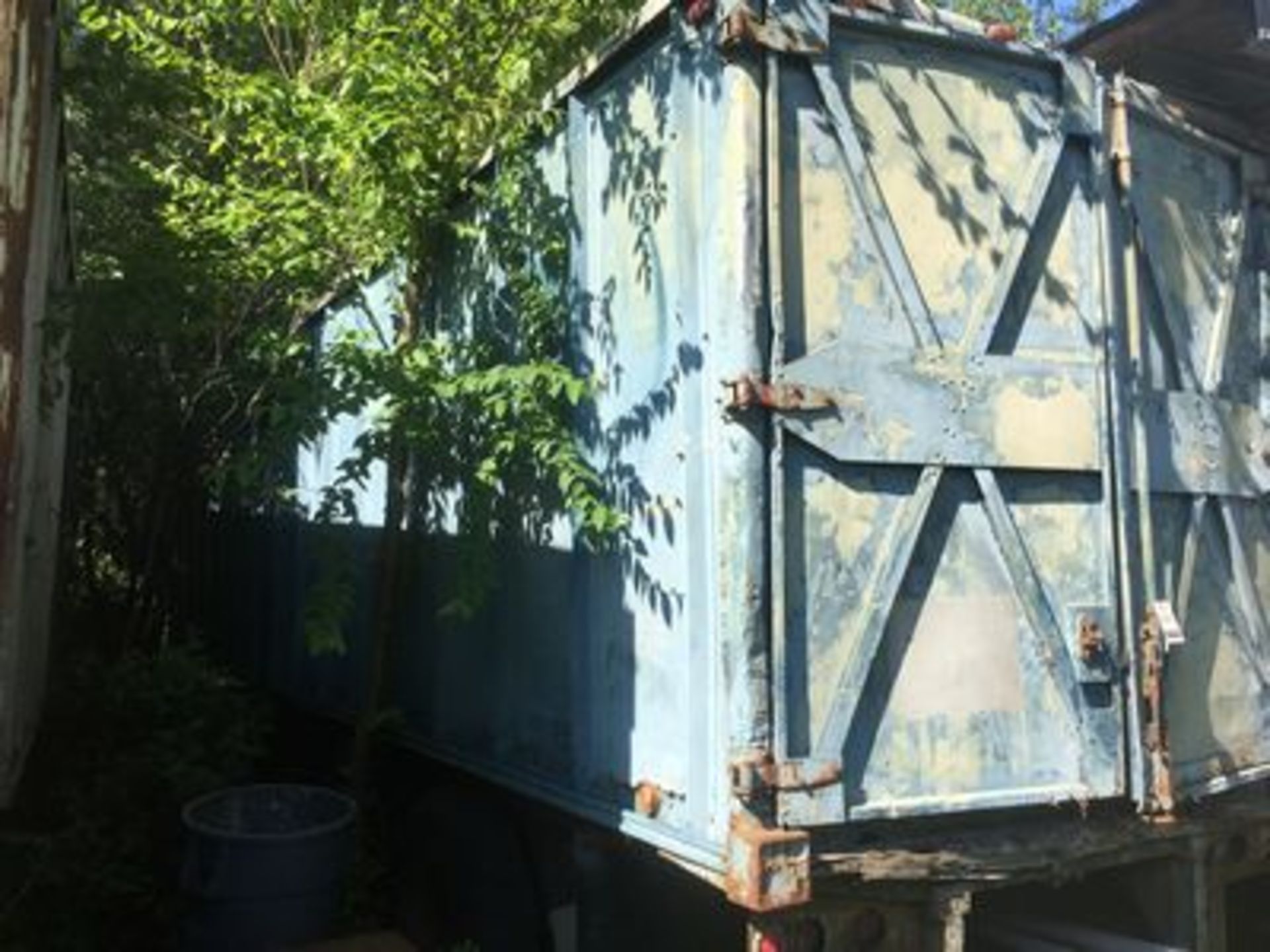 30' T/A ALUM. VAN TRAILER W/ (2) SWING DOORS