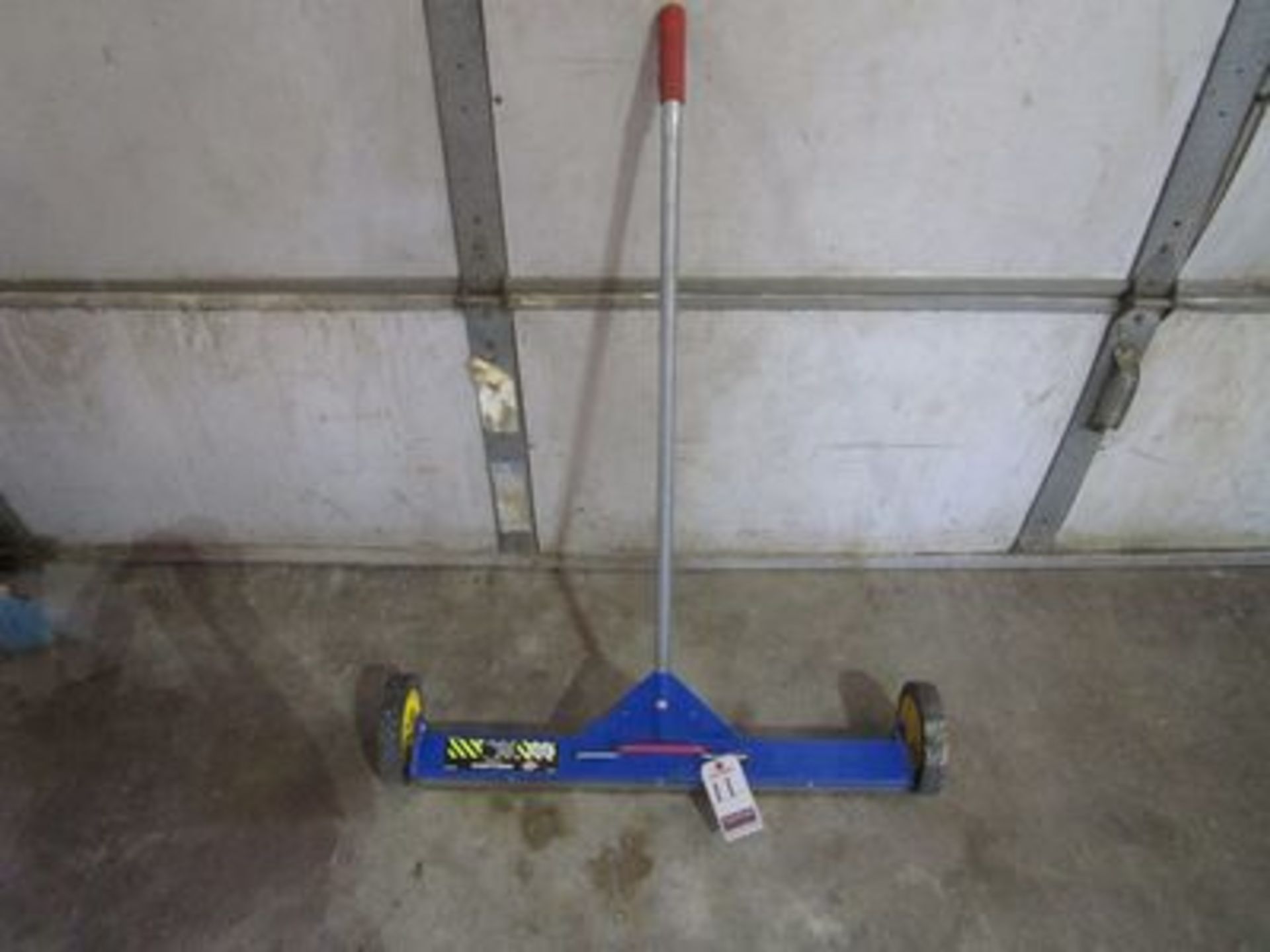 AJC 30" MAGNETIC SWEEPER