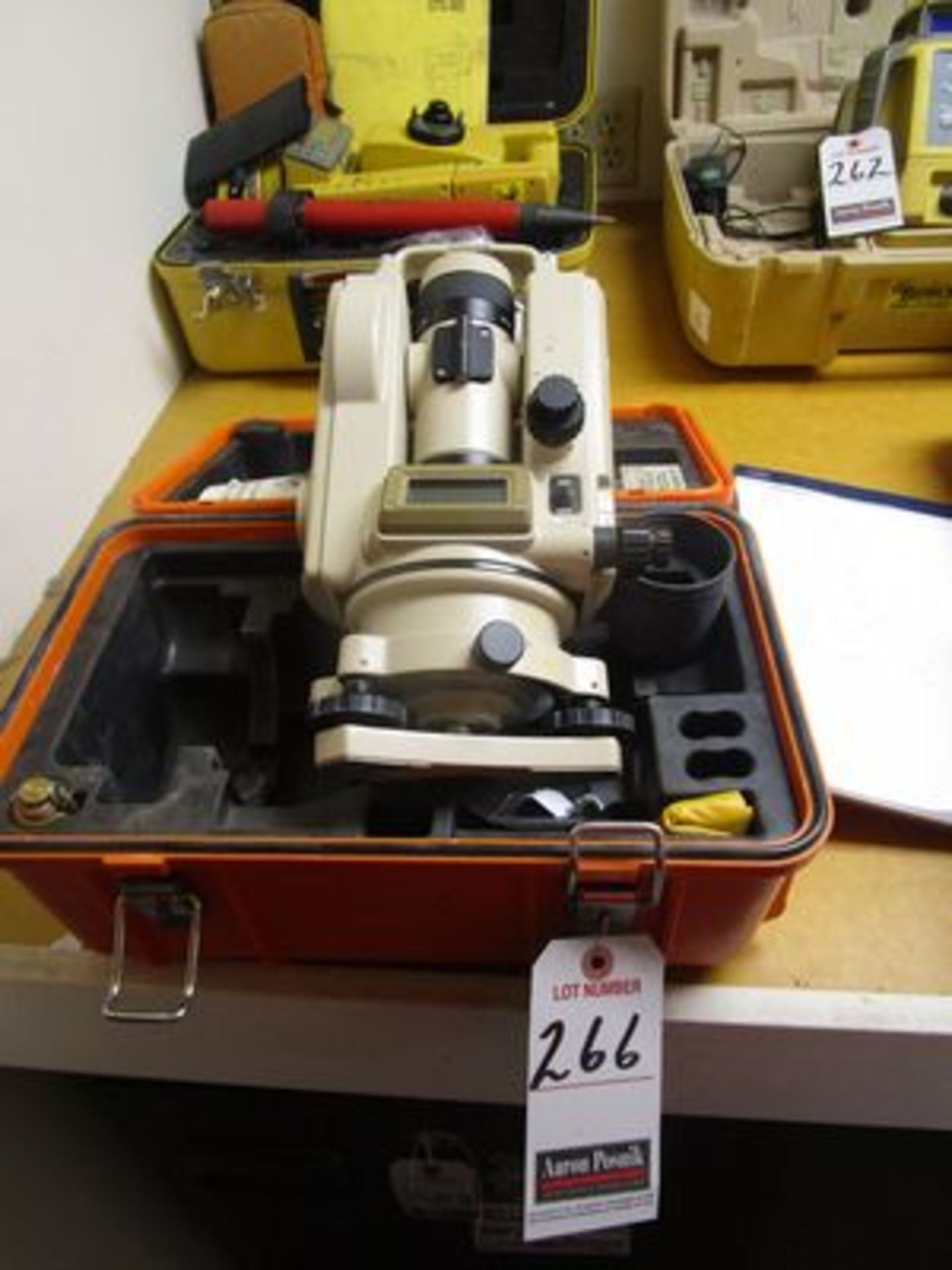 PENTAX ELECTRONIC THEODOLITE TRANSIT, M/N TH-E20C W/ CASE & ACCESSORIES