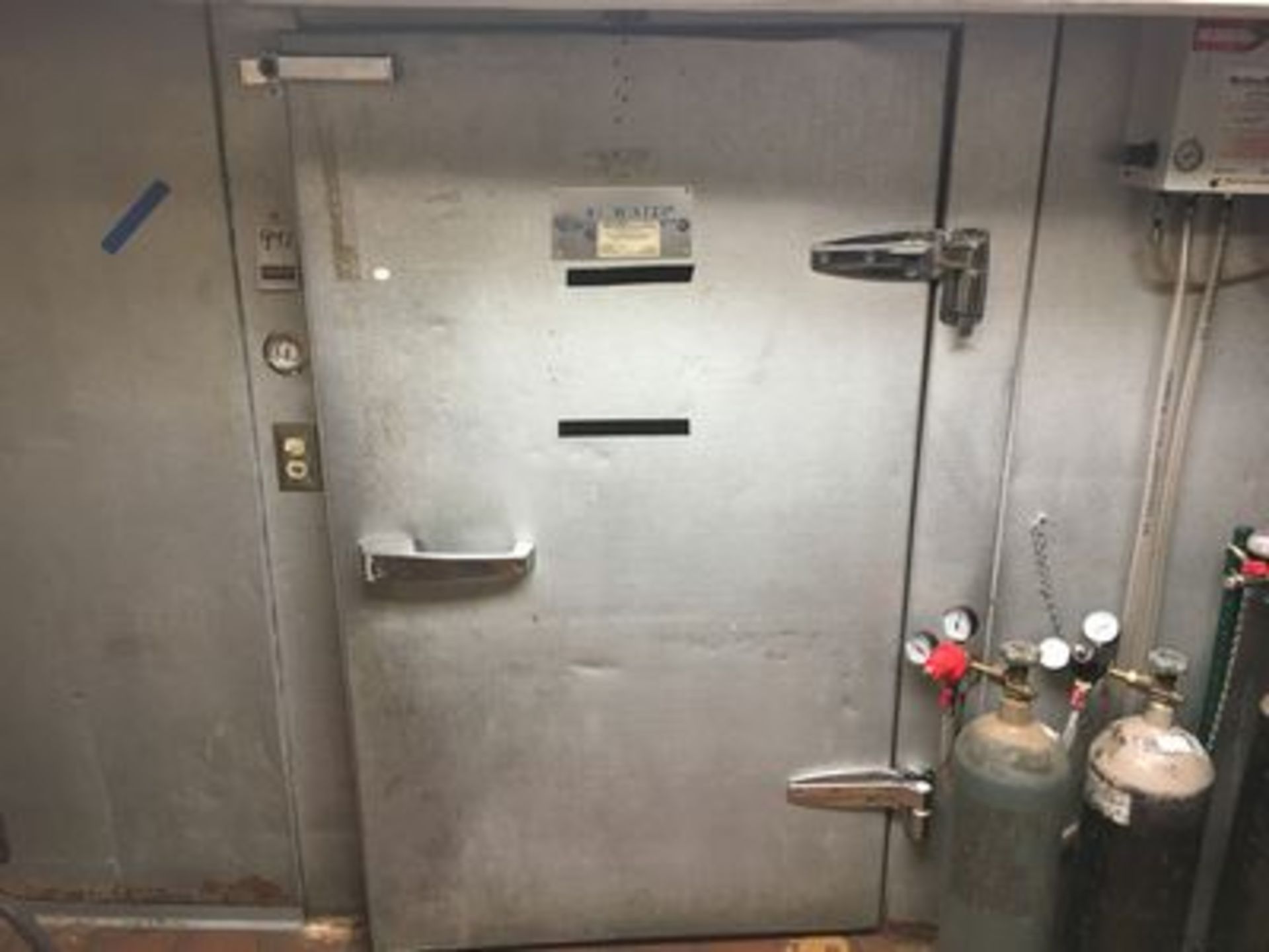 MR. WINTER 9'X6'X7' WALK-IN COOLER W/ BLOWER & COMPRESSOR