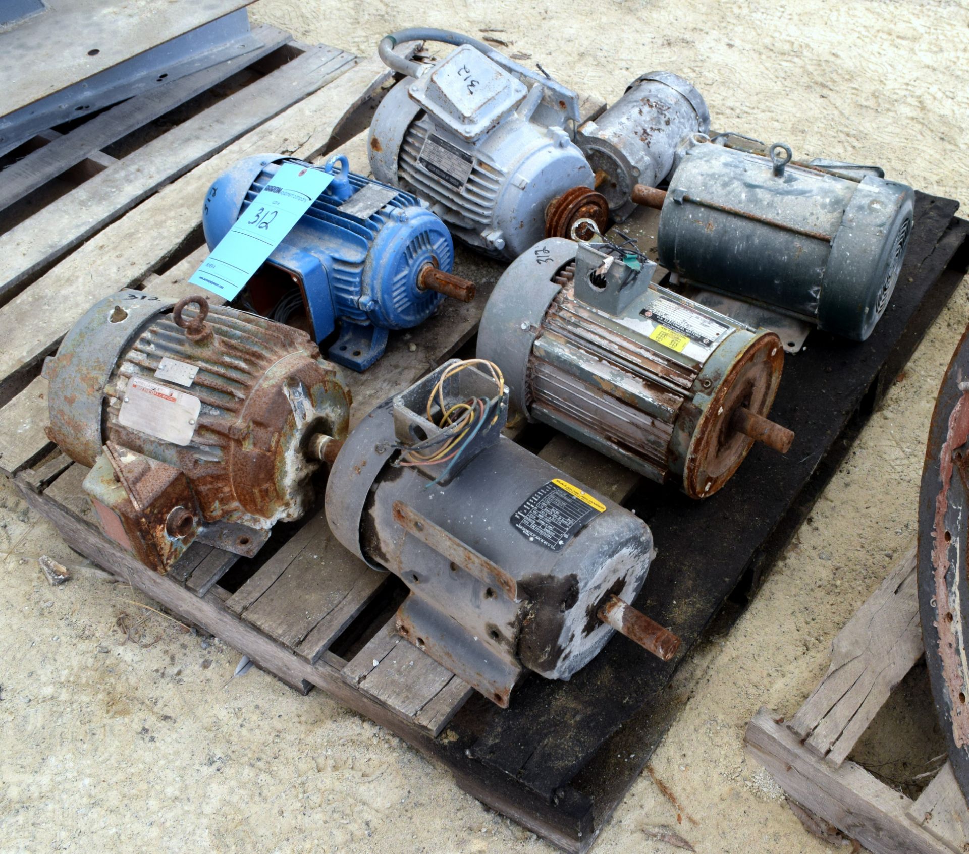 Skid Of Miscellaneous small motors - Image 2 of 6