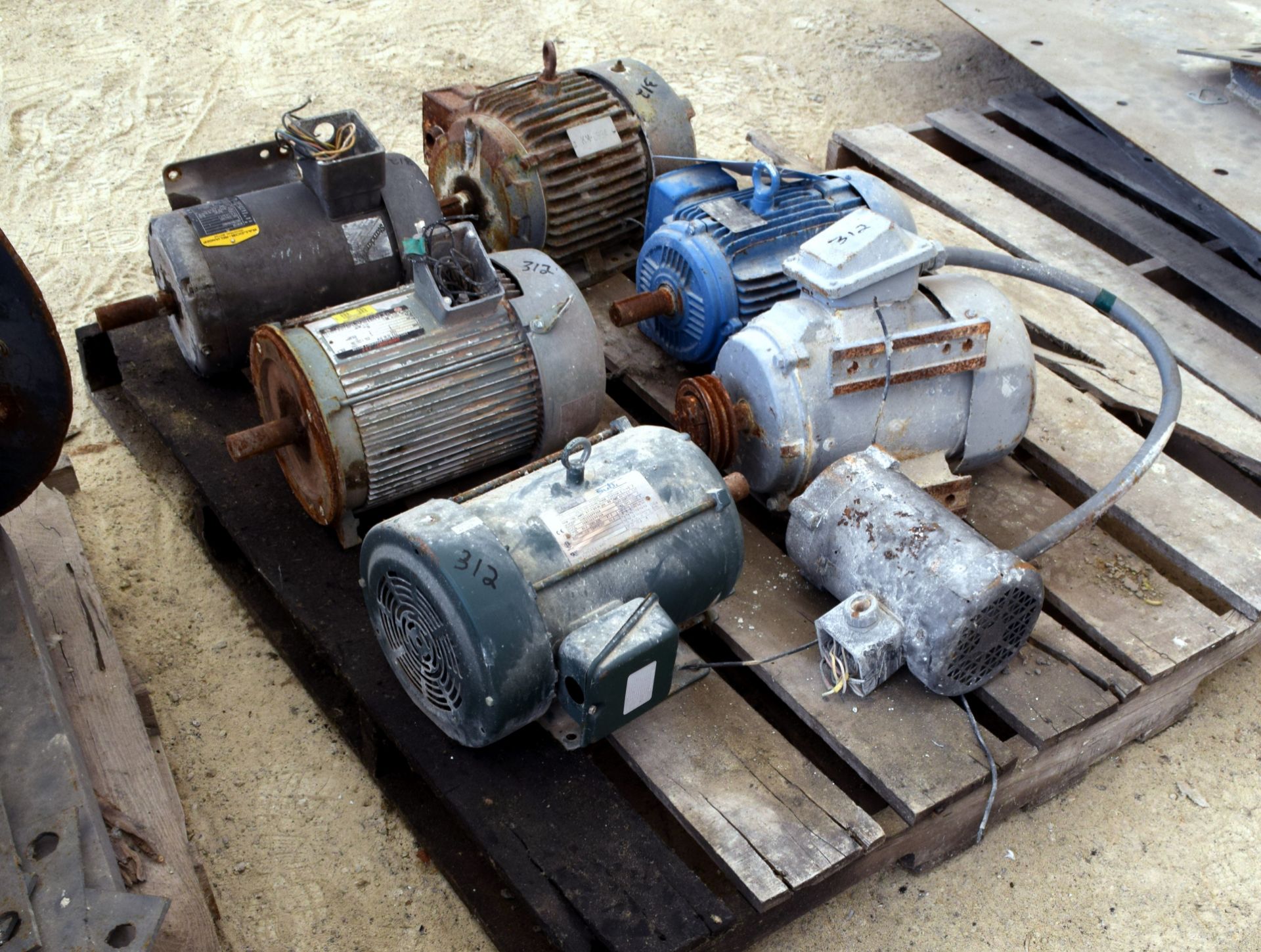 Skid Of Miscellaneous small motors - Image 3 of 6