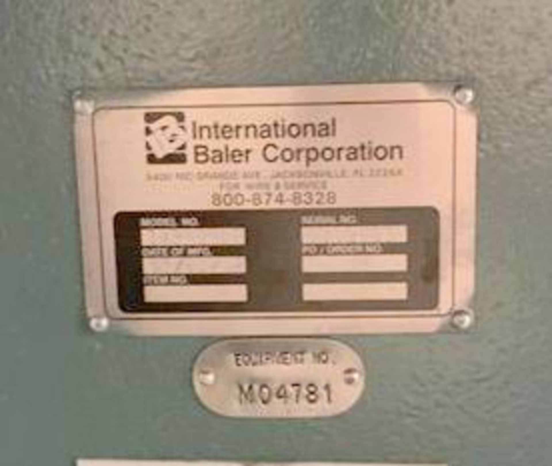International Corp Baler - Image 3 of 3