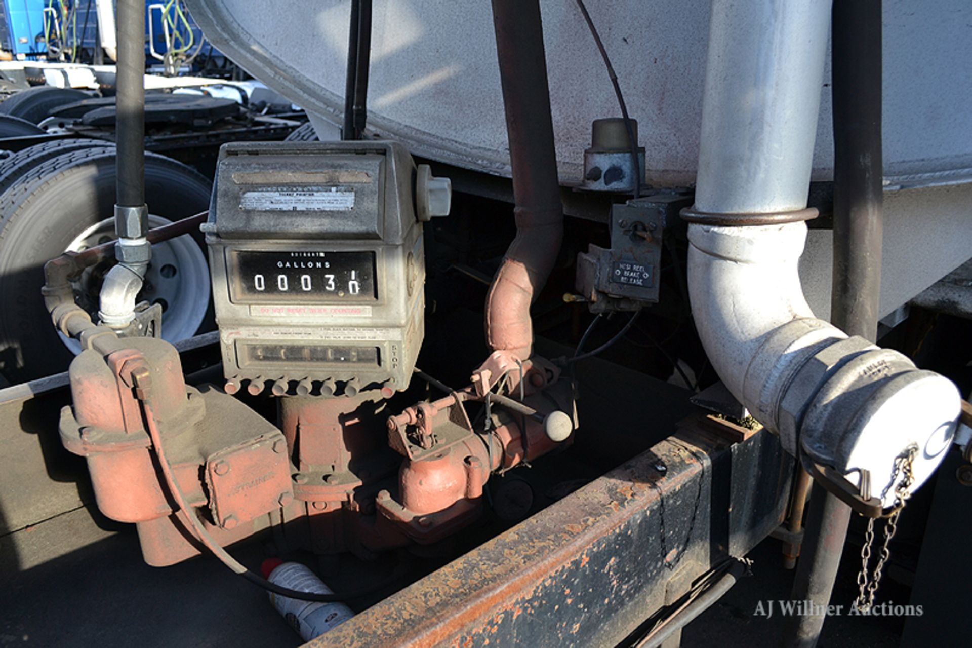 1998 Peterbilt model 379 tandem axle tank truck, - Image 5 of 12