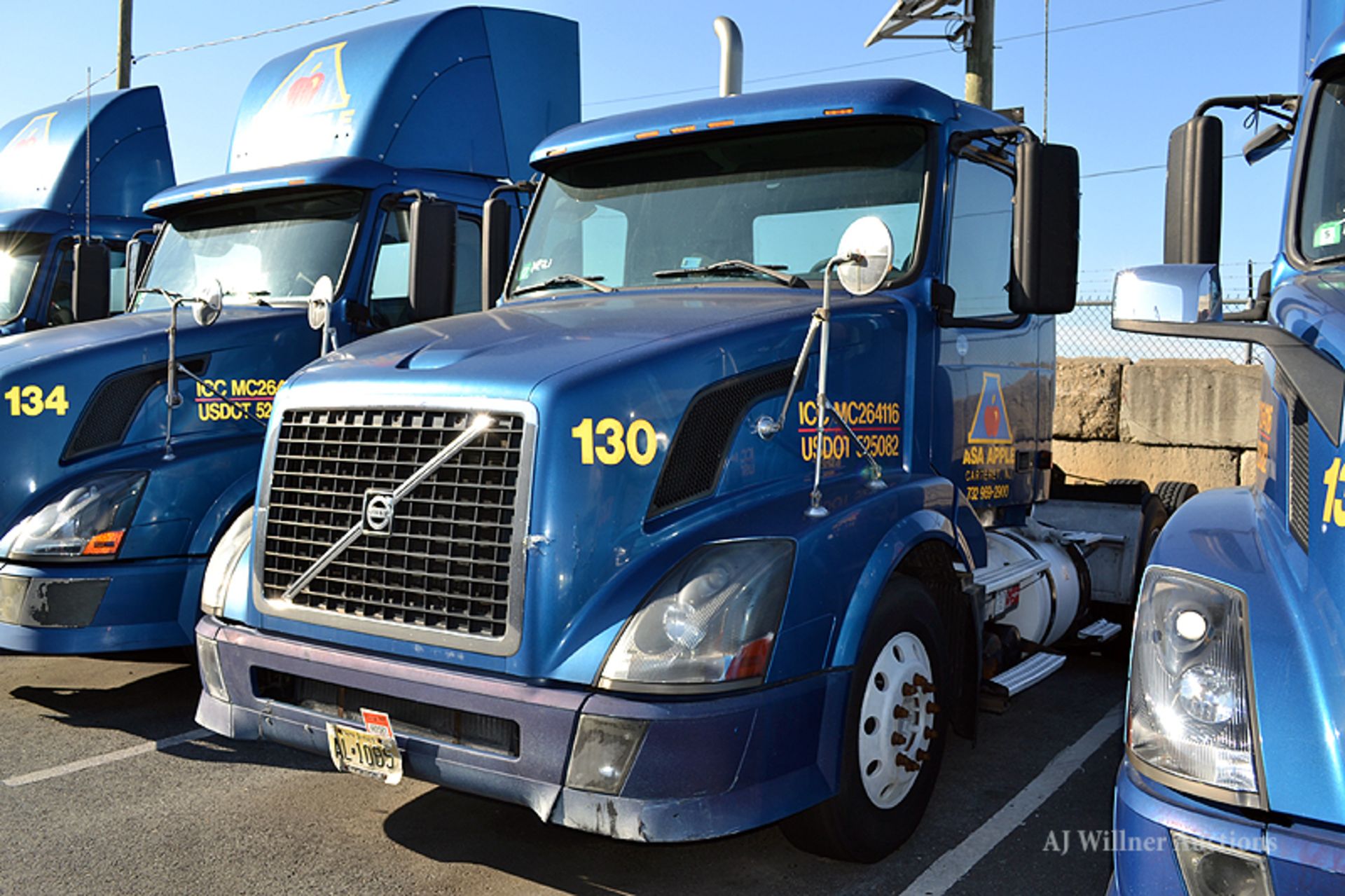 2008 Volvo VNL64T Conventional Day cab tandem axle Truck tractor, - Image 8 of 8