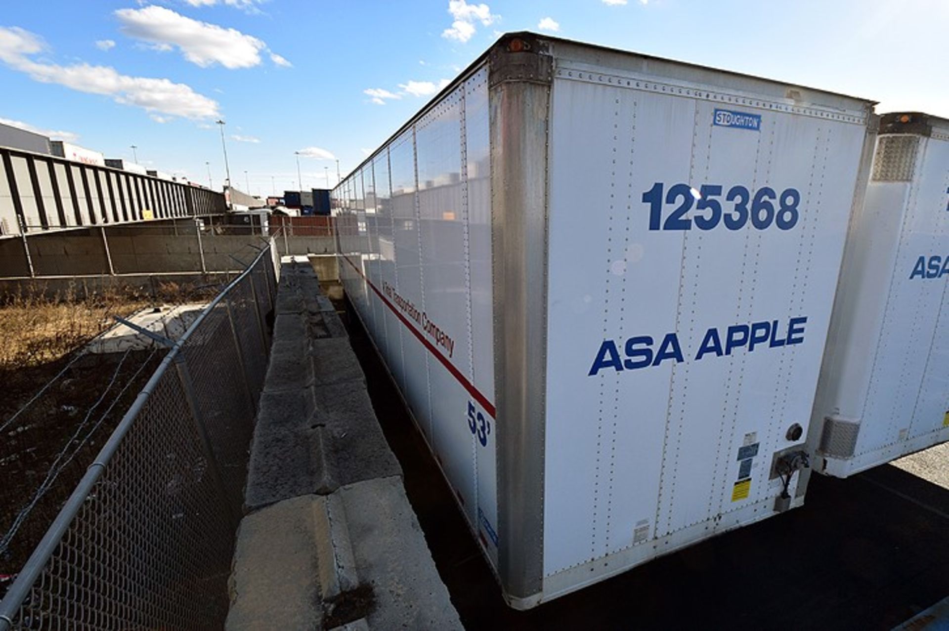 2014 Stoughton model ZGPVW-535T-S-C-AR, 53'-0 tandem axle van trailer, 13'-6' high, - Image 2 of 3