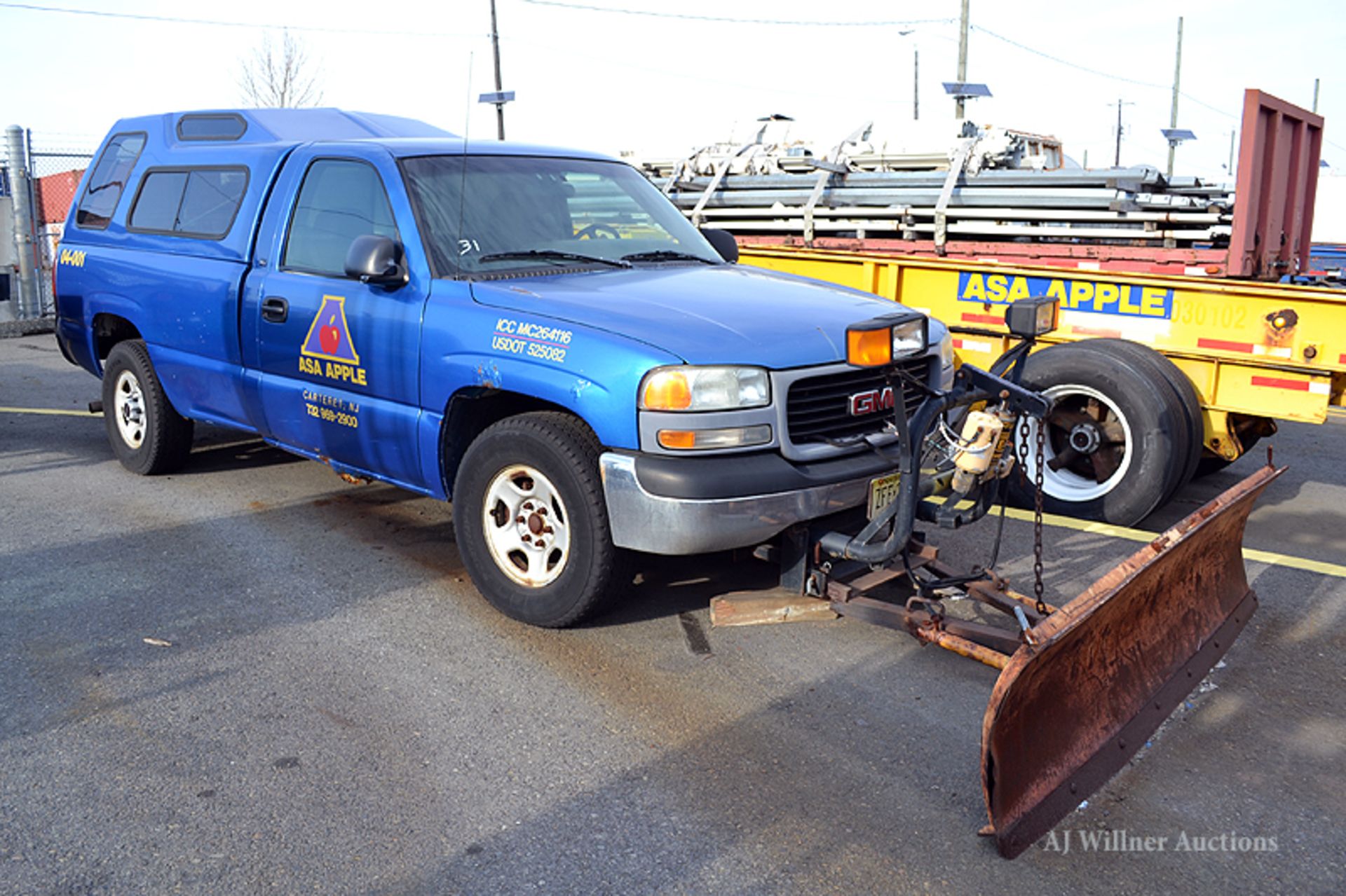 2000 GMC Sierra 1500SL 2 door regular cab pick-up truck,