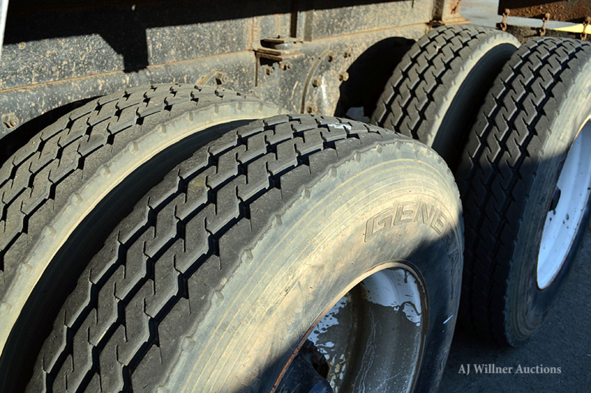 1996 Mack Elite CL-713 tandem axle dump truck - Image 10 of 12