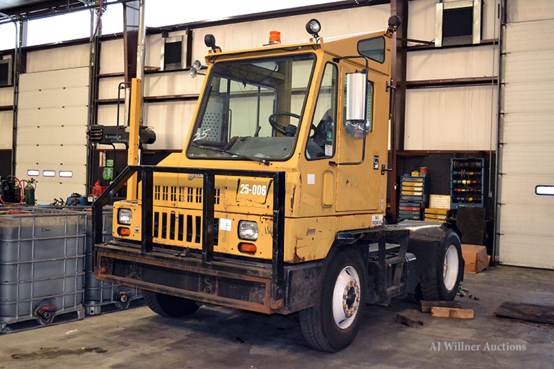 2000 Ottawa single axle yard switcher VIN 80979, (unit #25-006) (31,816 hours indicated on meter)