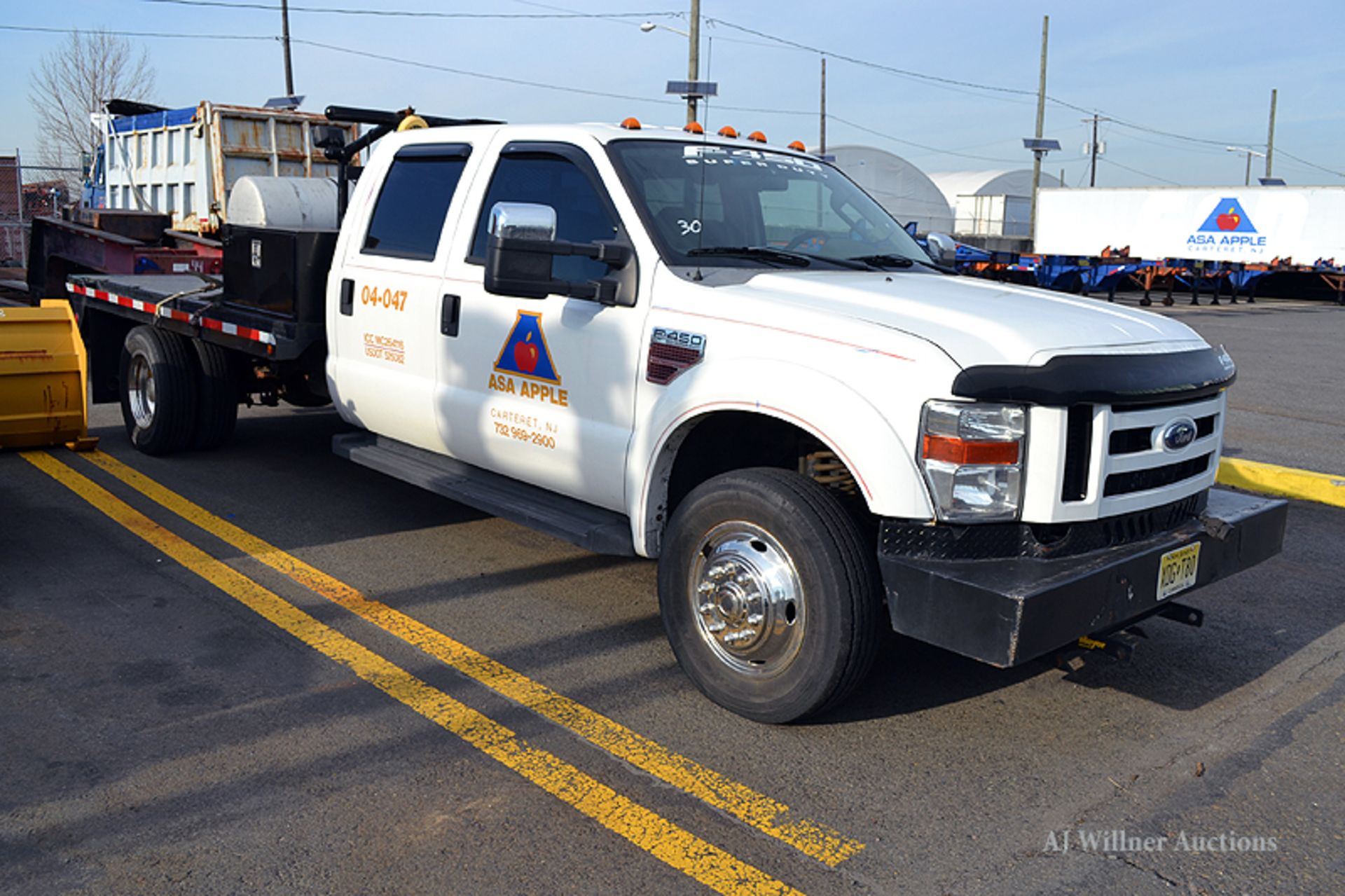 2008 Ford F-450 Super Duty XL 4 door crew cab Single axle service truck - Image 8 of 9