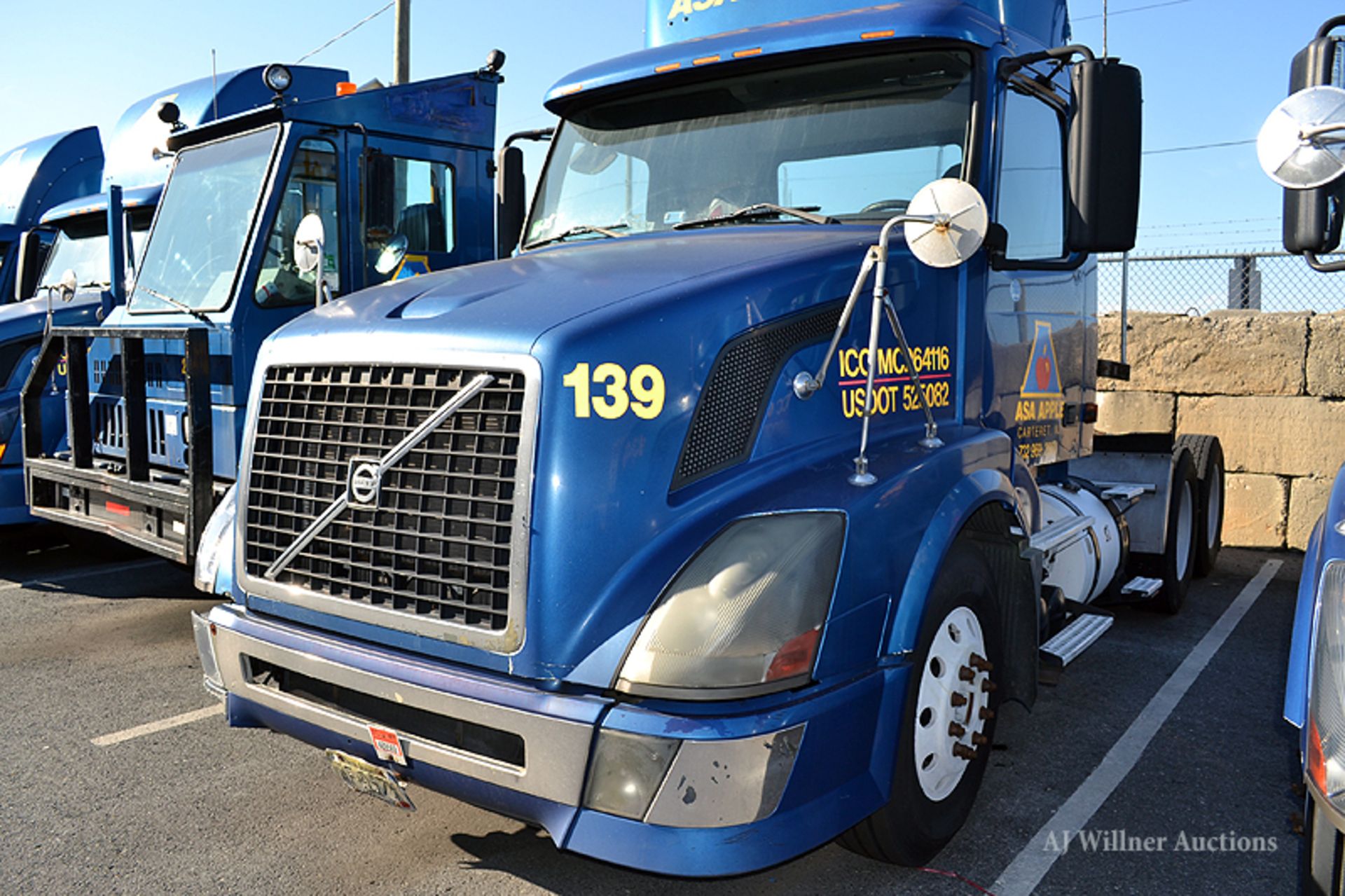 2008 Volvo VNL64T Conventional Day cab tandem axle Truck tractor, - Image 9 of 9