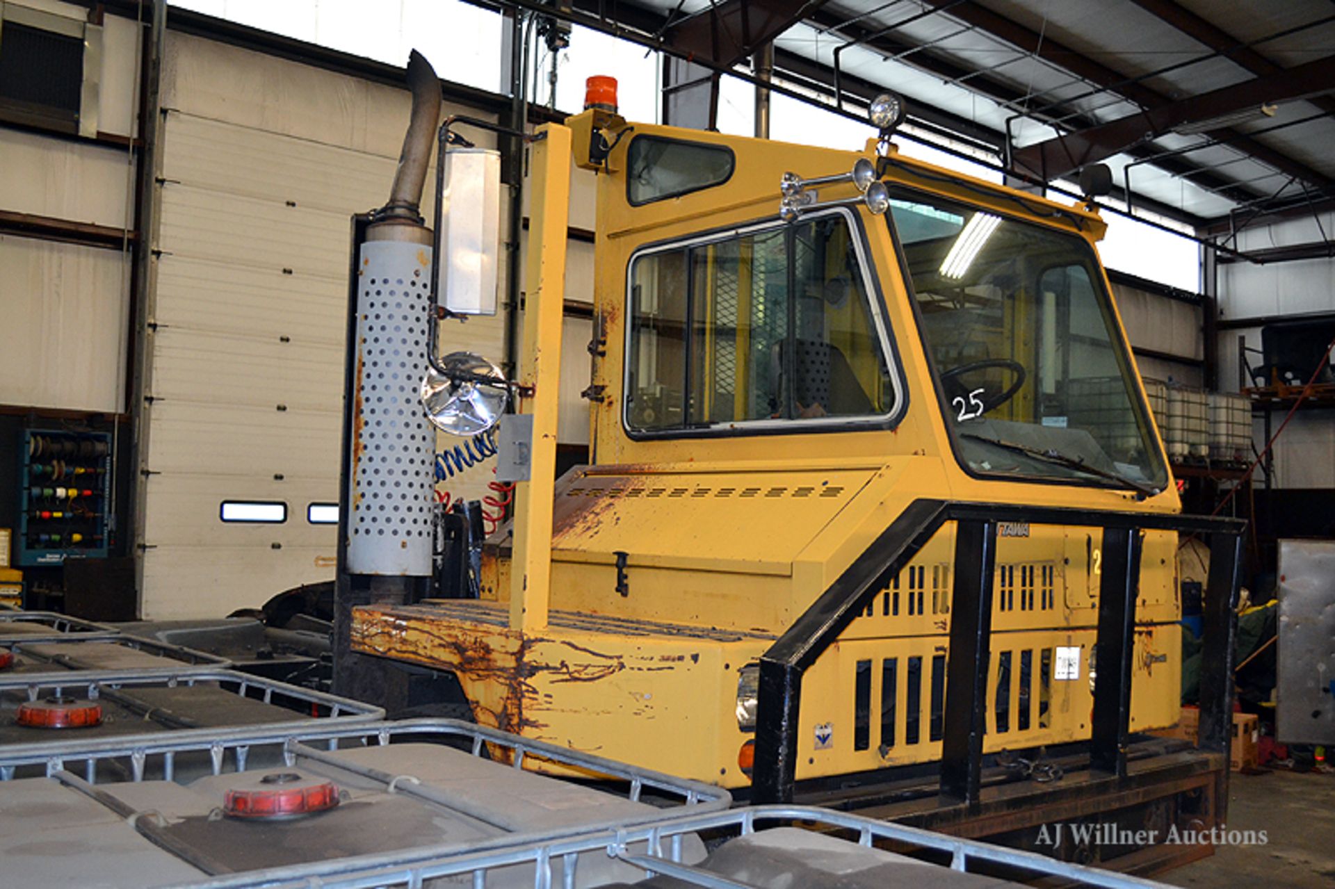 2000 Ottawa single axle yard switcher VIN 80979, (unit #25-006) (31,816 hours indicated on meter) - Image 2 of 3