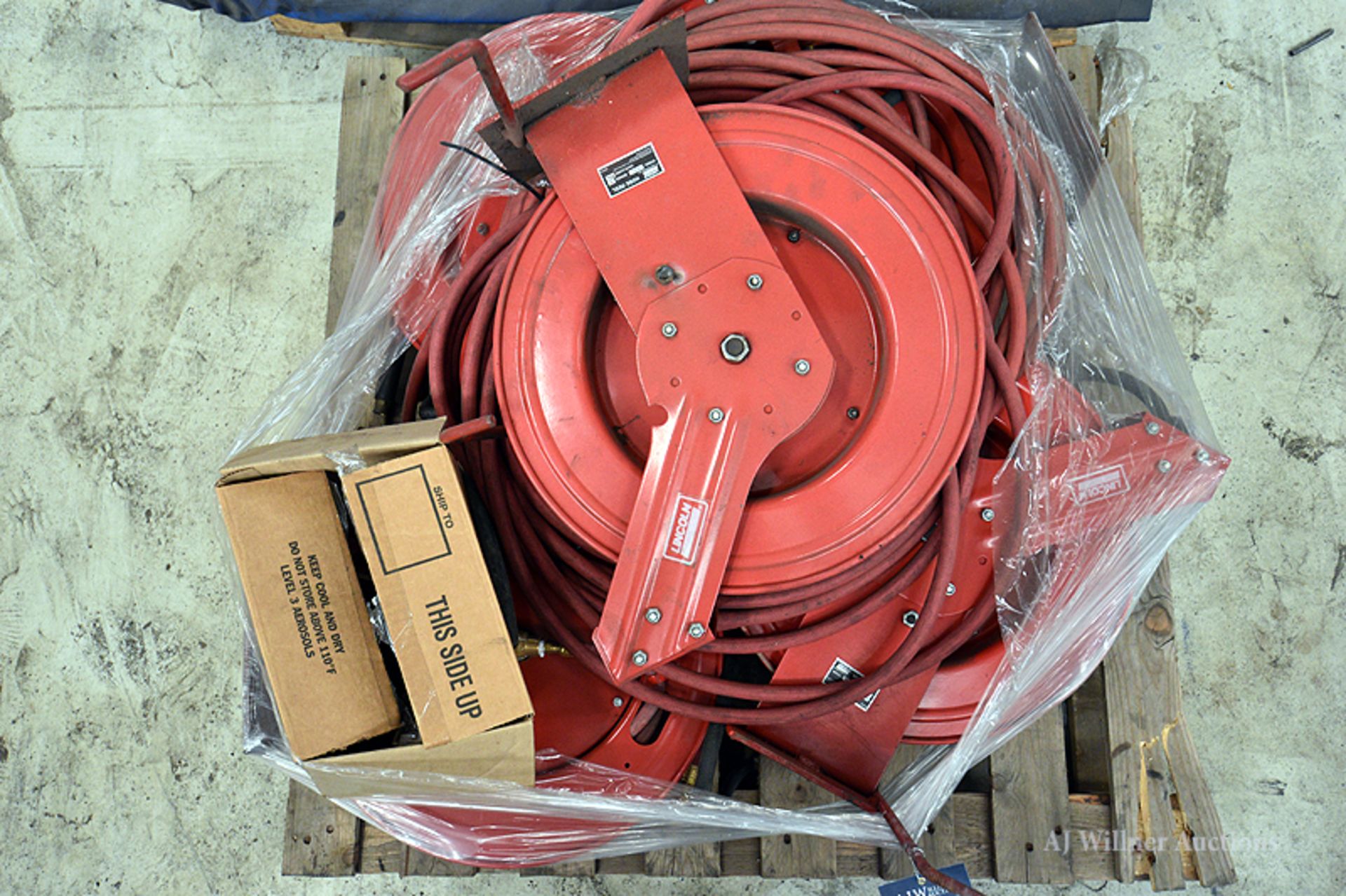 Lincoln Model 83753 Hose Reels w/ Hose - Image 2 of 2