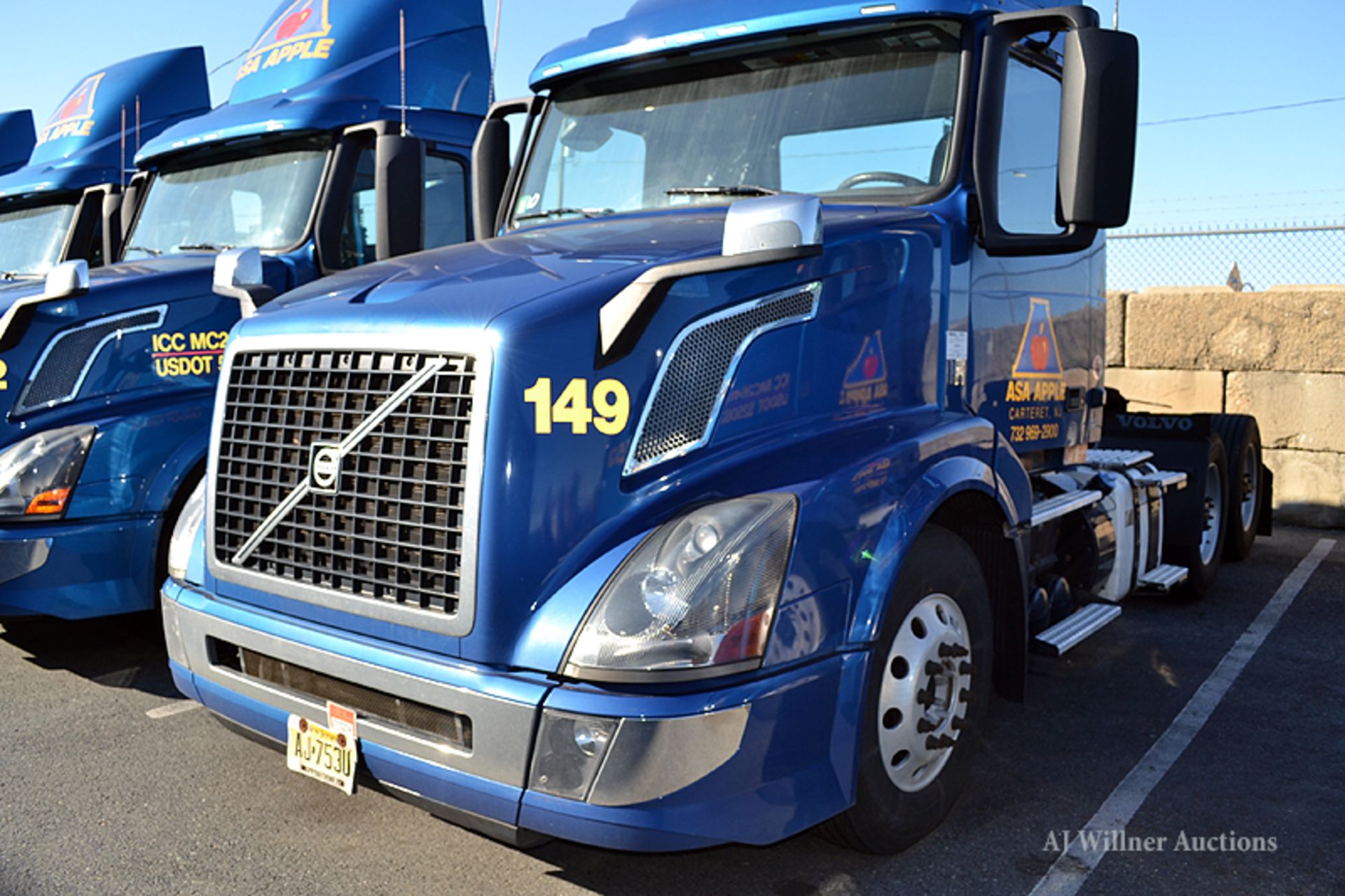 2016 Volvo VNL64T conventional day cab tandem axle Truck tractor, - Image 9 of 9