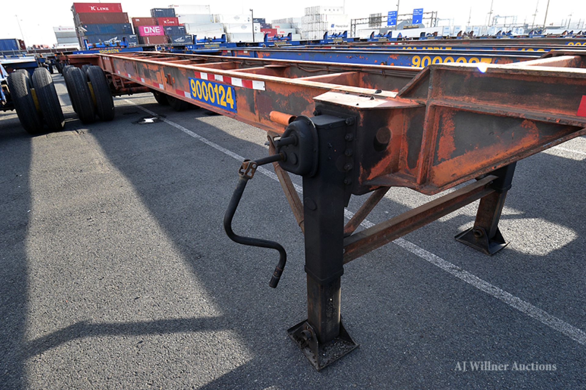 1987 Hyundai 40'-0 container chassis VIN 145C412S2HL009989 (Unit #9000124). - Image 2 of 5